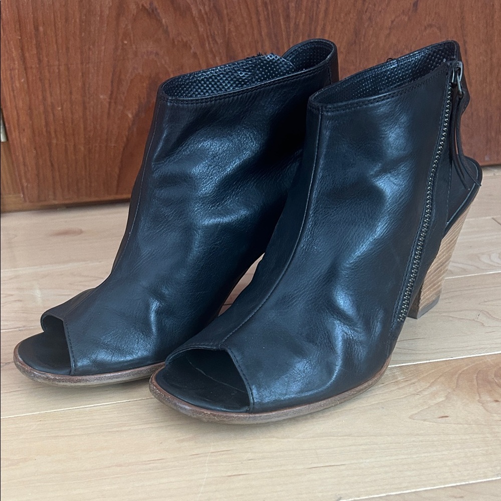 Paul Green black leather side zip heels